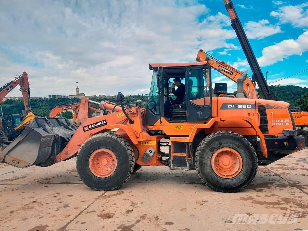 Doosan DL 250-3 Chargeuse sur pneus