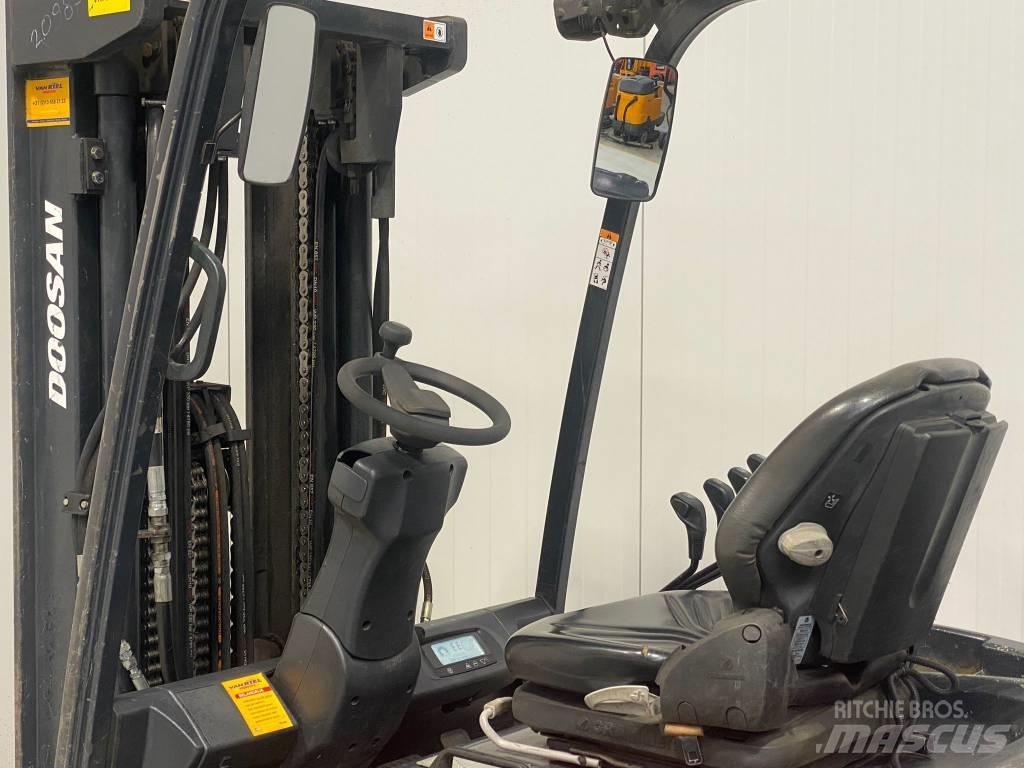 Doosan B35X-7 Chariots élévateurs électriques