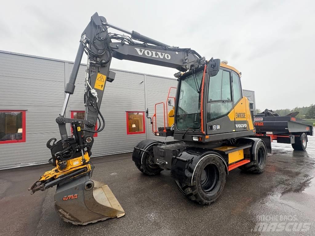 Volvo EWR130E + Kärra Pelle sur pneus