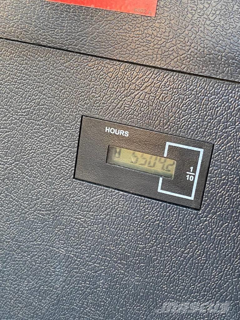 Hyundai HW 180 Pelle sur pneus