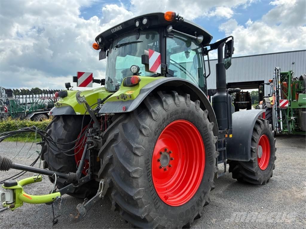 CLAAS ARION 650 Tracteur