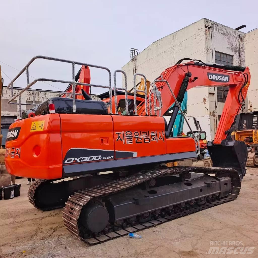 Doosan DX 300 Pelle sur chenilles