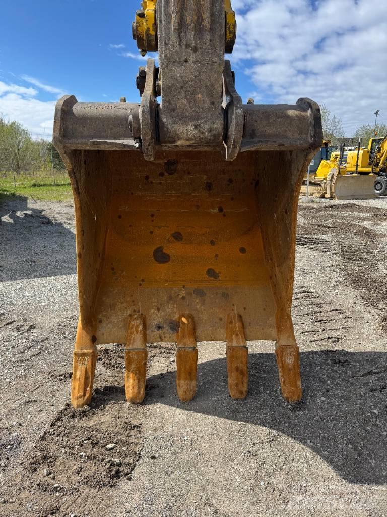 Komatsu HB365LC-3E0 Pelle sur chenilles