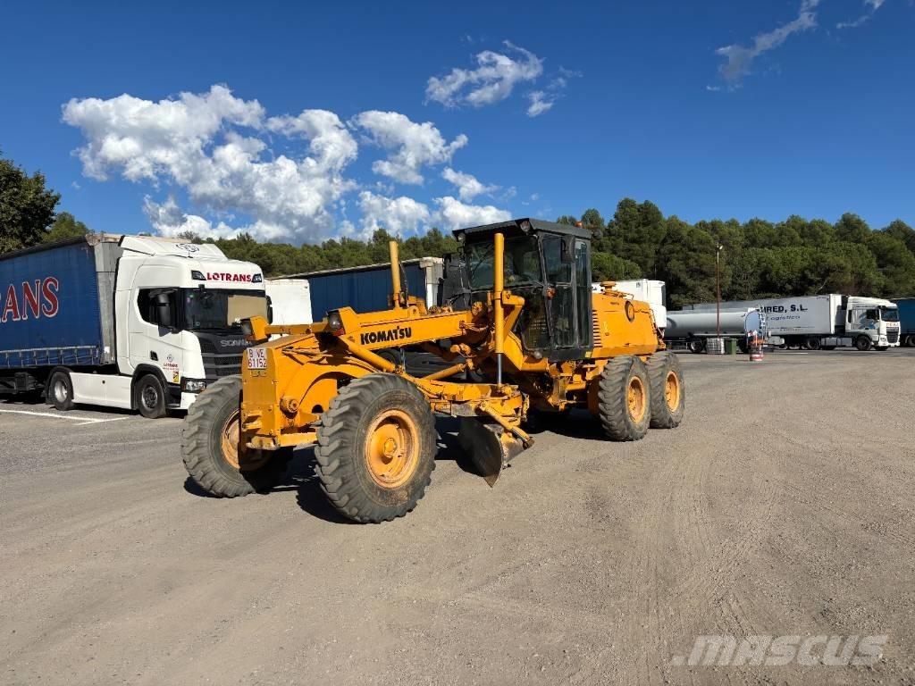Komatsu GD 530 A Niveleuse