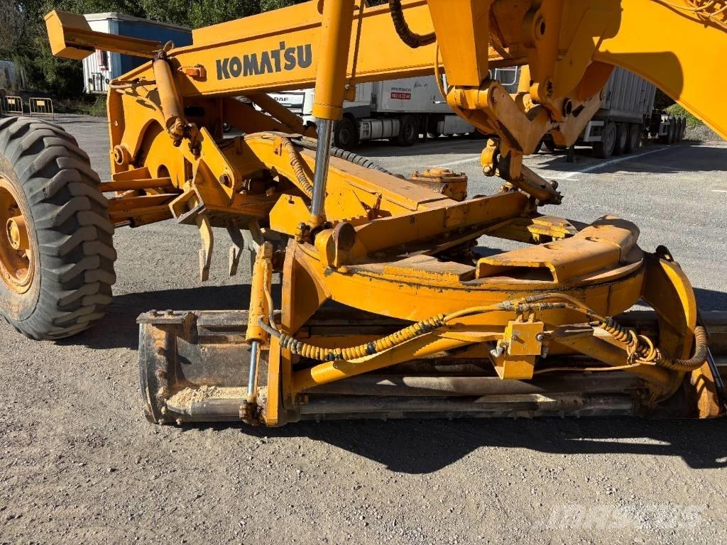 Komatsu GD 530 A Niveleuse