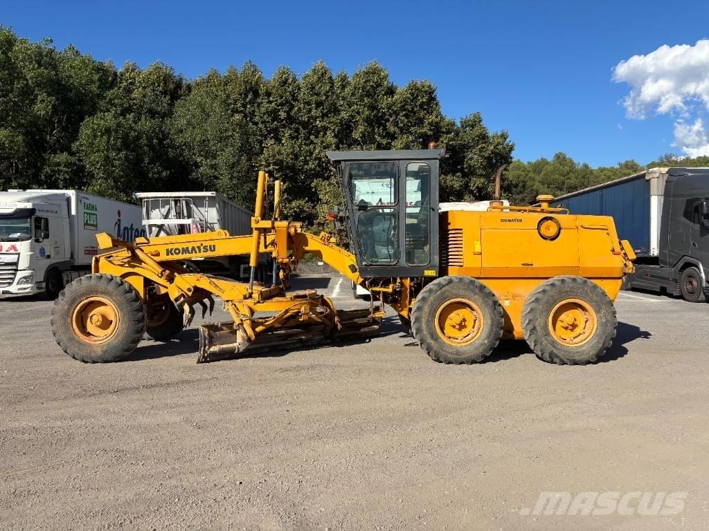 Komatsu GD 530 A Niveleuse