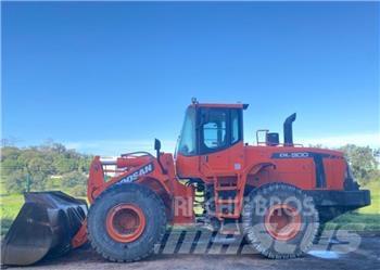 Doosan DL 300 Chargeuse sur pneus