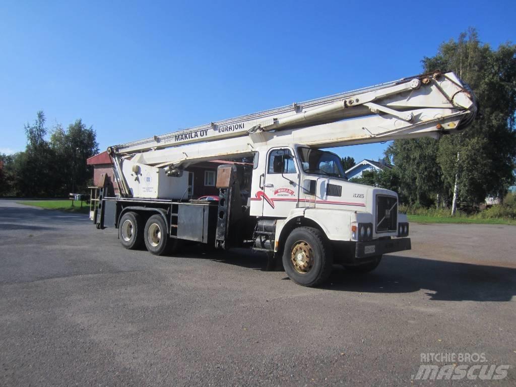 Volvo N 7 6X2 4600 Camion plateau ridelle avec grue