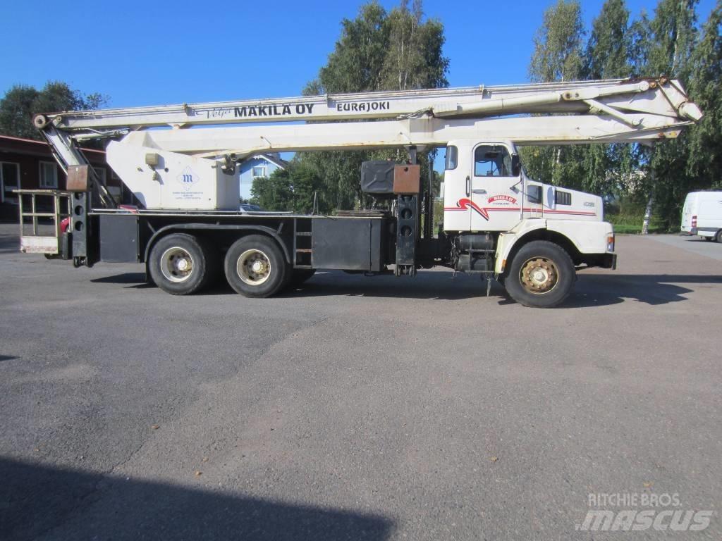 Volvo N 7 6X2 4600 Camion plateau ridelle avec grue