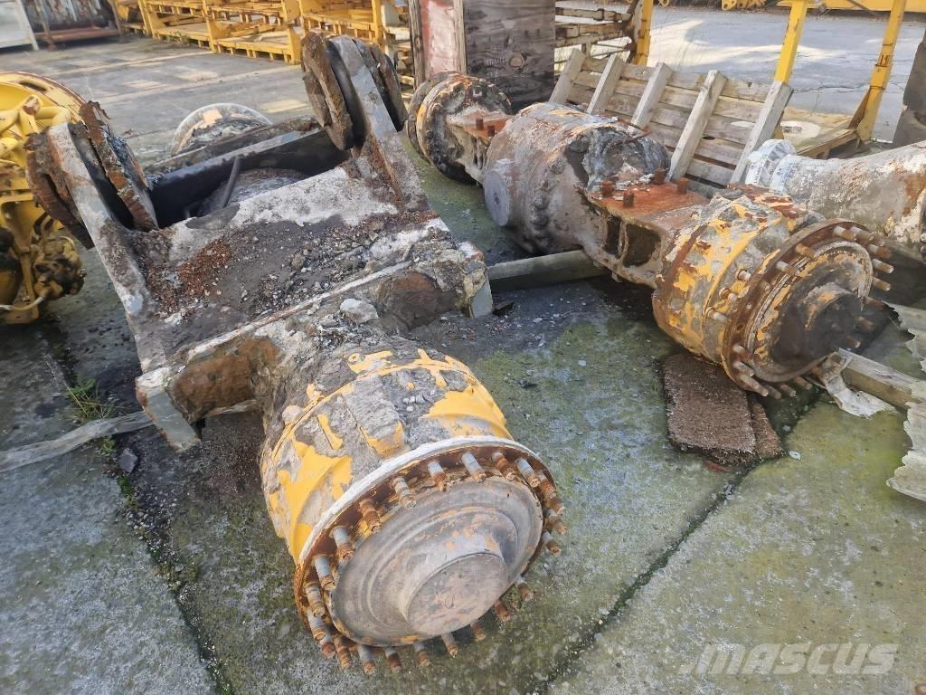 Liebherr L 586 Essieux