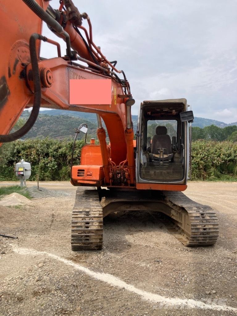 Hitachi EX 135 Pelle sur chenilles