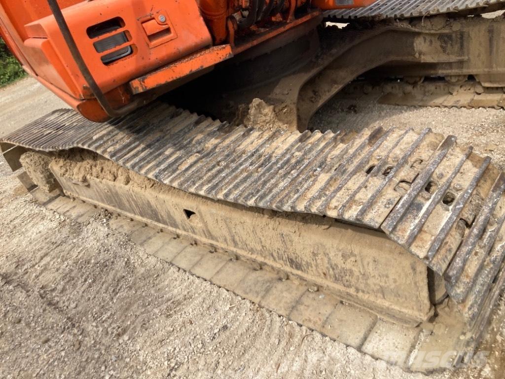 Hitachi EX 135 Pelle sur chenilles