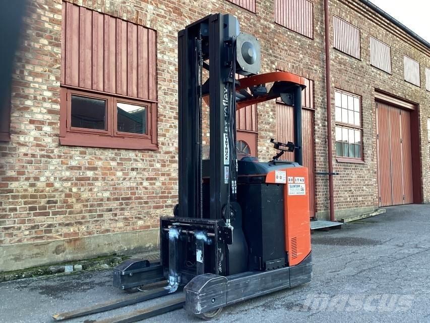 BT RRE 160 Chariot à mât rétractable