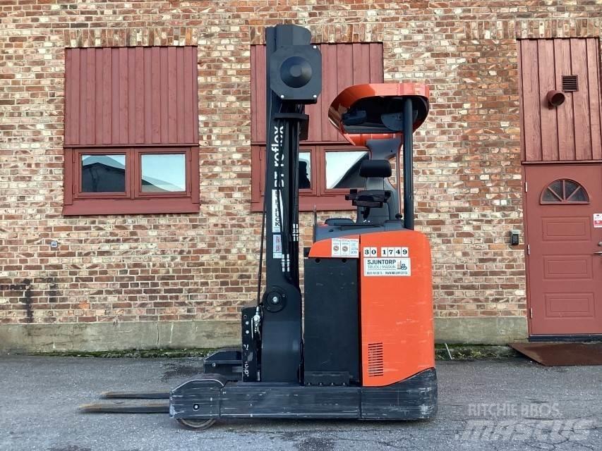 BT RRE 160 Chariot à mât rétractable