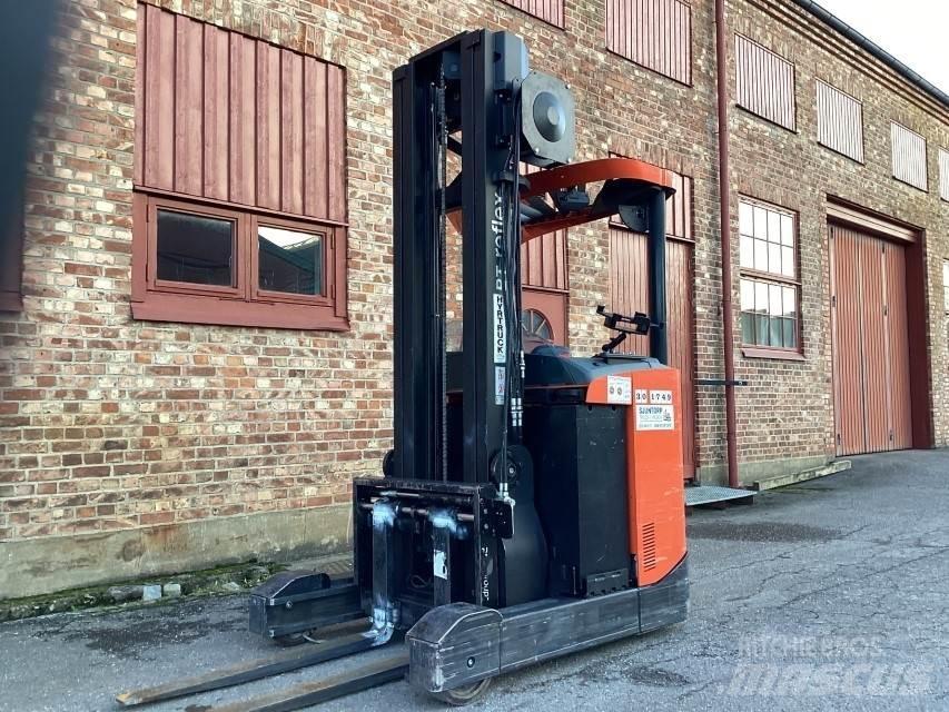 BT RRE 160 Chariot à mât rétractable