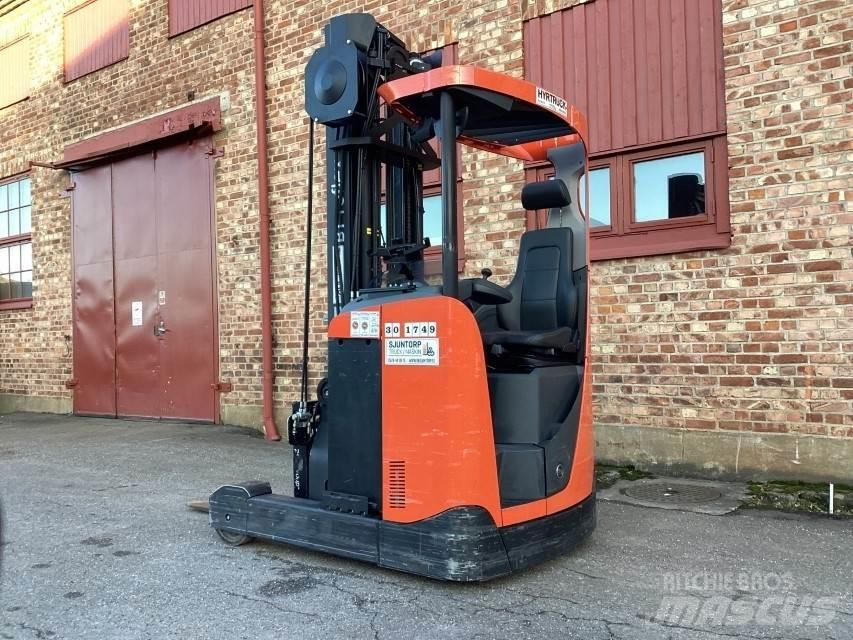 BT RRE 160 Chariot à mât rétractable