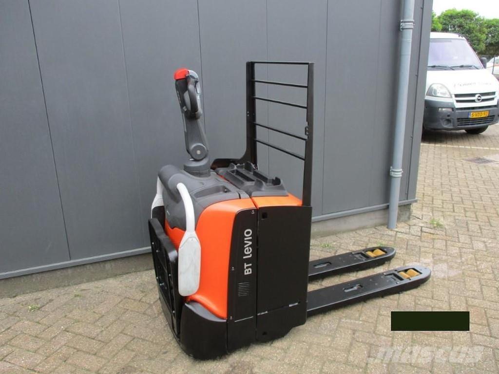 Toyota LPE200 Transpalette accompagnant porté debout