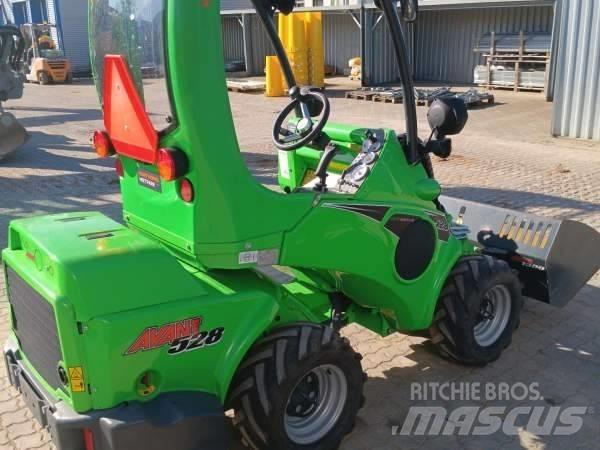 Avant 528 Chargeuse compacte