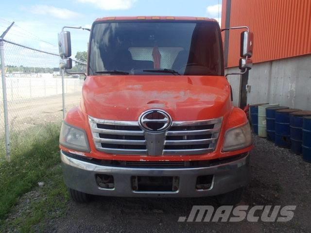 Hino 185 Camion plateau