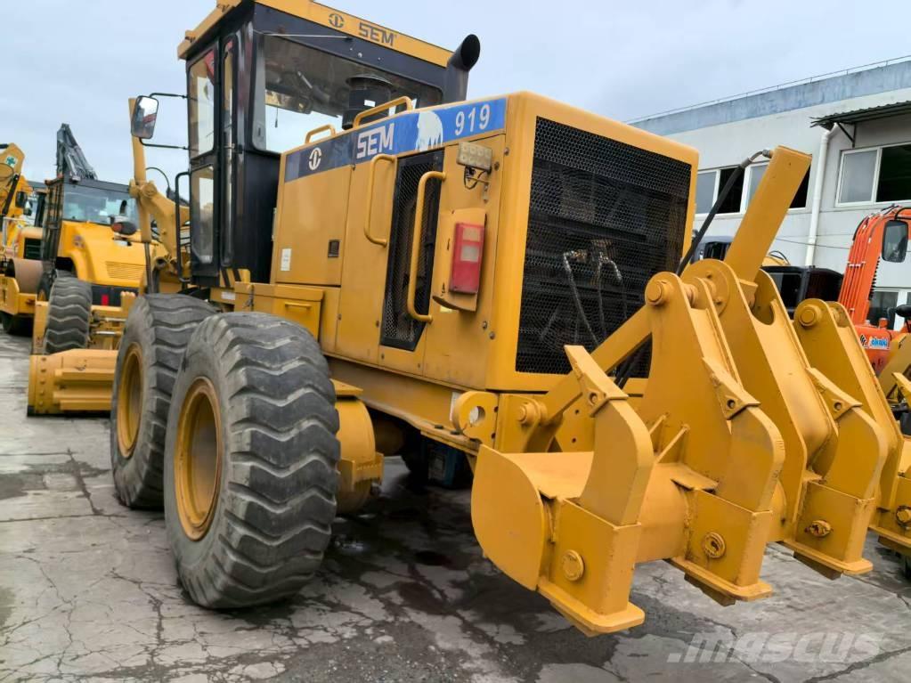 SEM 919 Niveleuse
