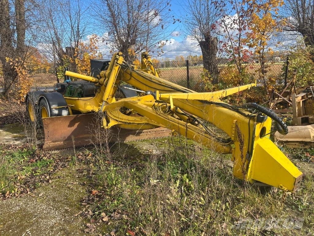 Lokomo AH132 Niveleuse