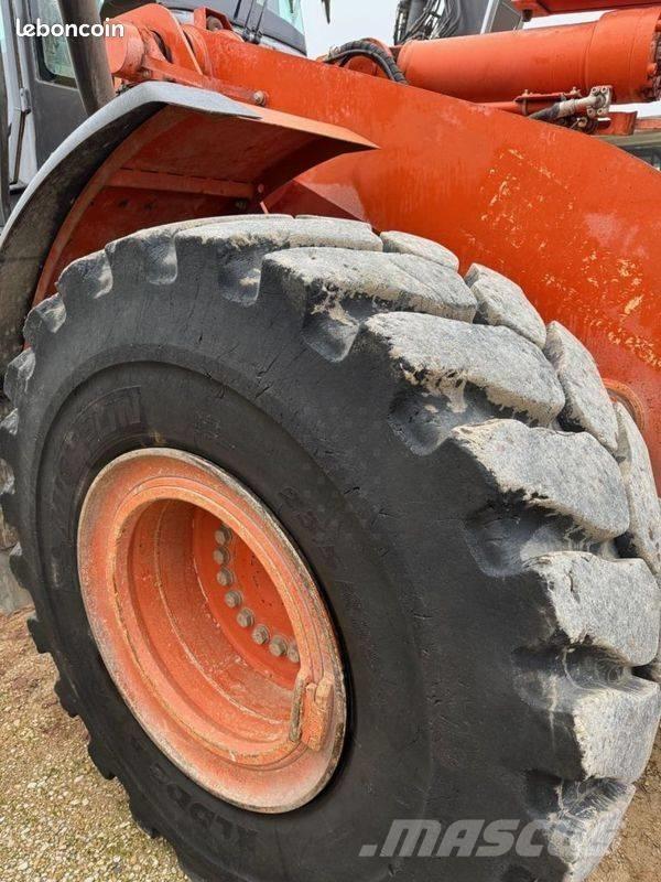 Hitachi ZW 250 Chargeuse sur pneus