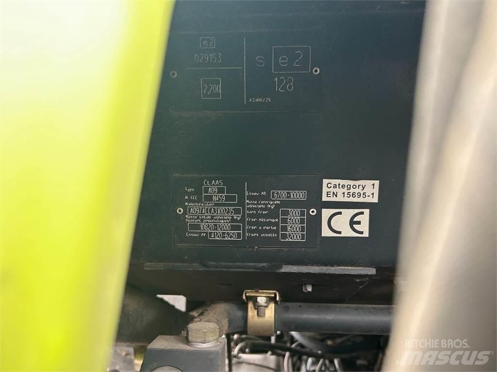 CLAAS Axion 810 Tracteur