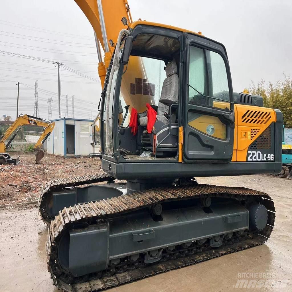 Hyundai R220LC-9S Pelle sur chenilles