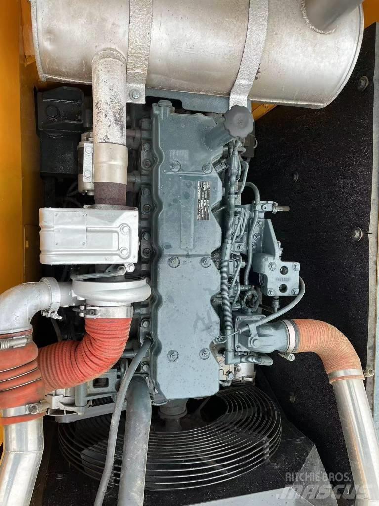 Hyundai R220LC-9S Pelle sur chenilles