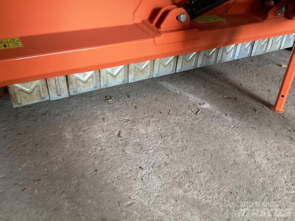 Tarmo PM 220 Broyeur / Gyrobroyeur / Epareuse
