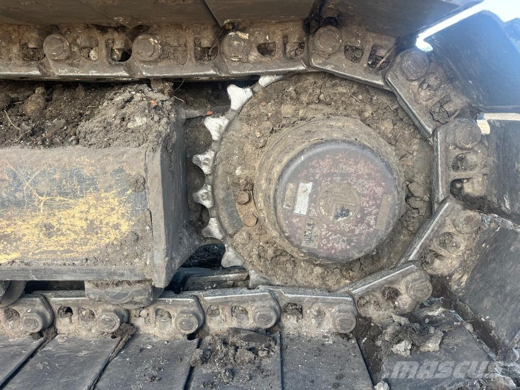 JCB JS 220 LC Pelle sur chenilles