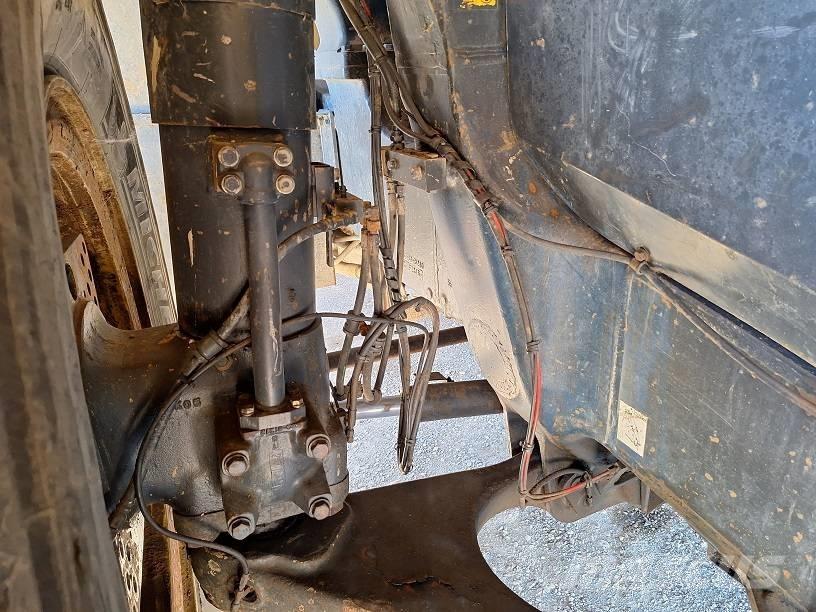 Komatsu HD605-7EO Tombereau rigide