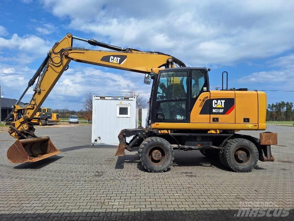 CAT M 318 F Pelle sur pneus