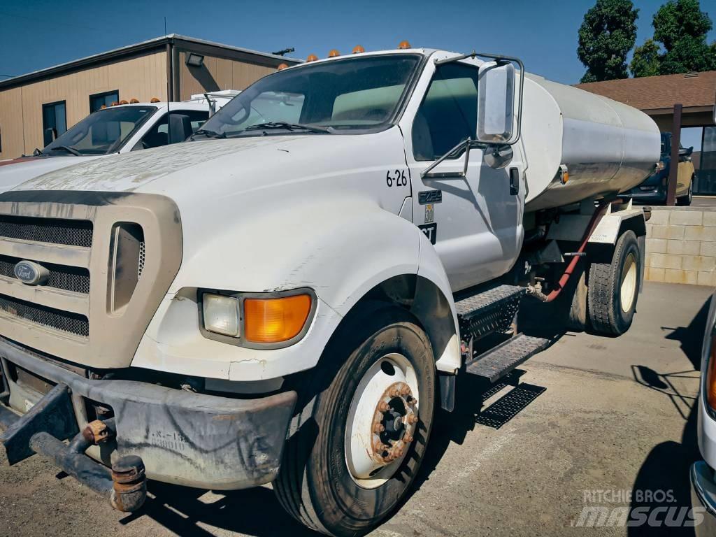 Ford F 750 XL SD Camion citerne à eau