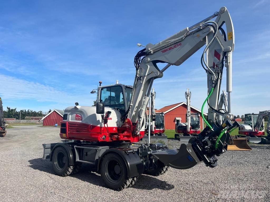 Takeuchi TB 395 W Pelle sur pneus