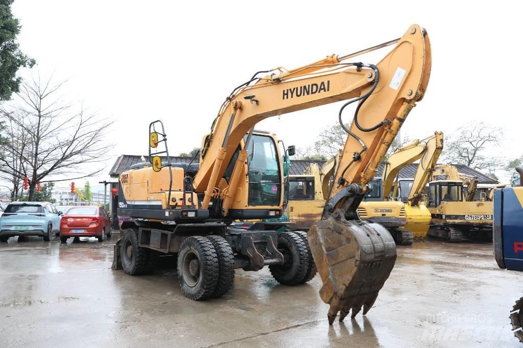 Hyundai 150W-9 Pelle sur pneus