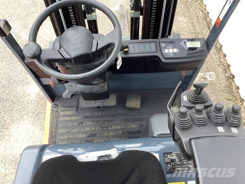 Toyota 7FBEST13 Chariots élévateurs électriques
