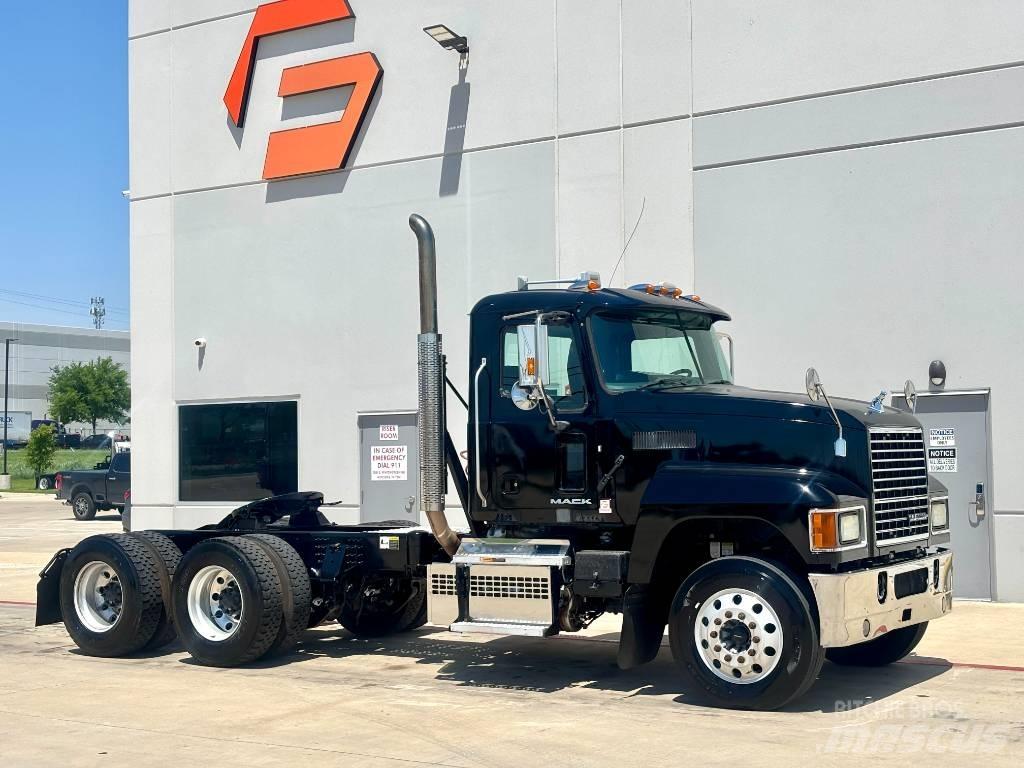 Mack CHU 613 Tracteur routier