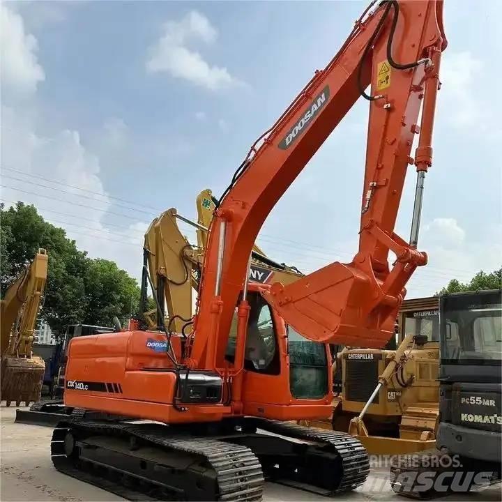 Doosan DX 140 LC Pelle sur chenilles