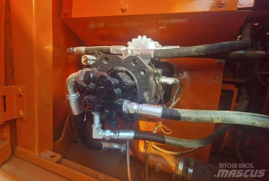 Doosan DX 140 LC Pelle sur chenilles