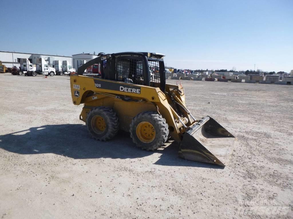 John Deere 325 Chargeuse compacte