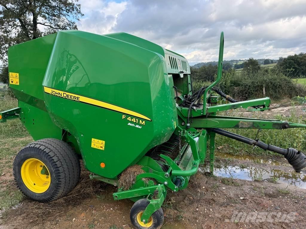John Deere F441M Presse à balle ronde