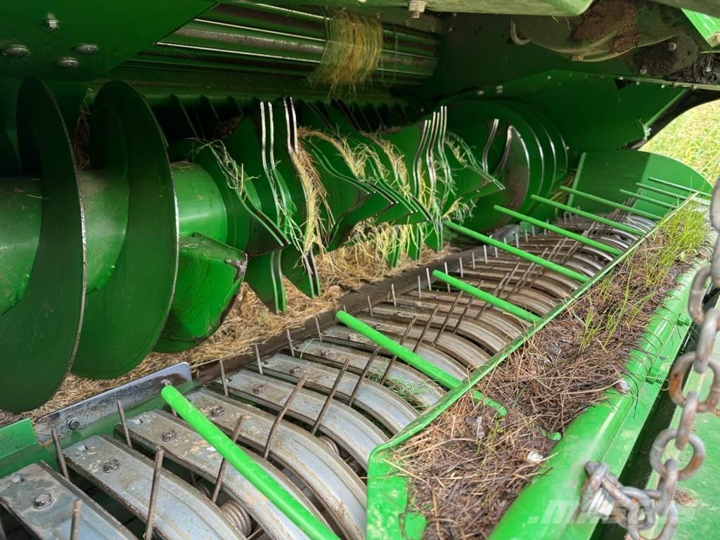 John Deere F441M Presse à balle ronde