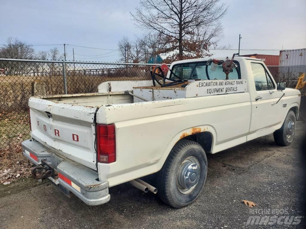 Ford F 250 Camions et véhicules municipaux
