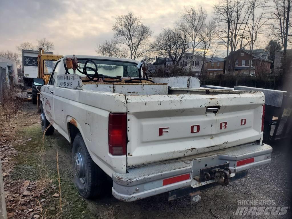 Ford F 250 Camions et véhicules municipaux