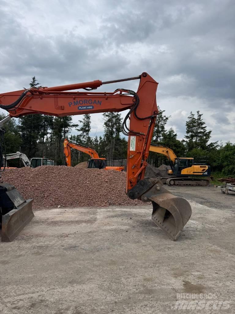 Hitachi ZW 180 Pelle sur pneus