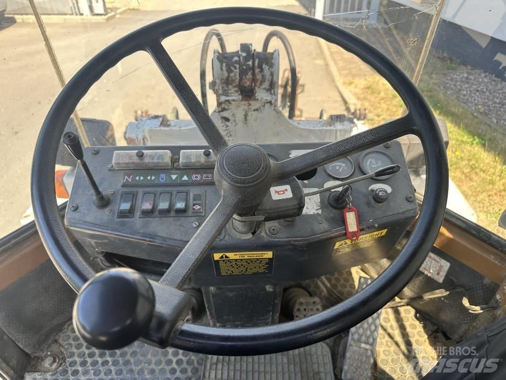 Schaeff SKL 832 Chargeuse sur pneus