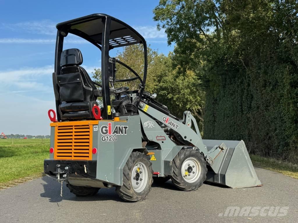 GiANT G 1200 Chargeuse sur pneus