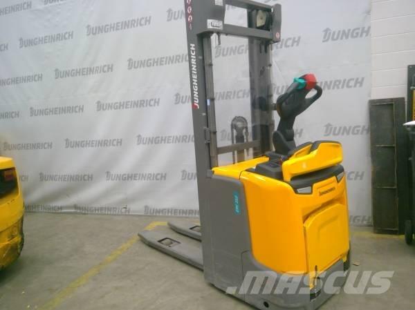 Jungheinrich ERC 212 Gerbeurs Automoteurs