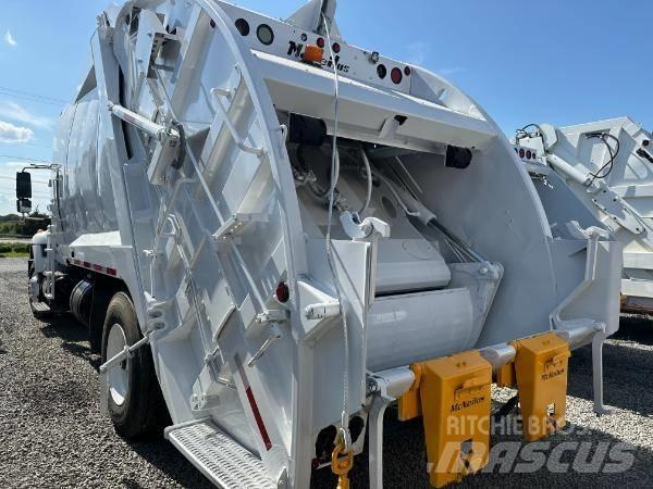 International 7400 Camion poubelle